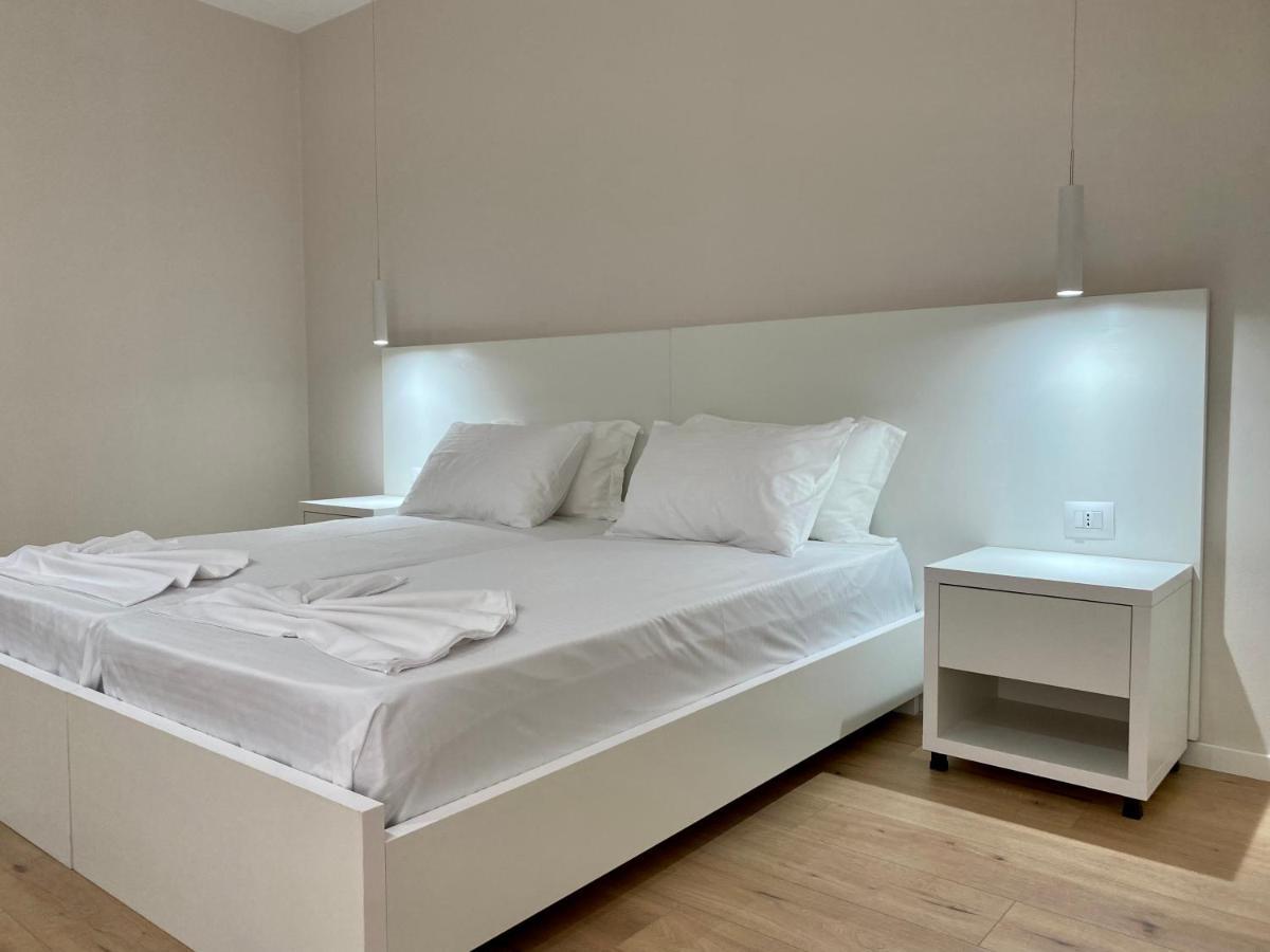 Violet'S Boutique Apartments Sarandë Buitenkant foto