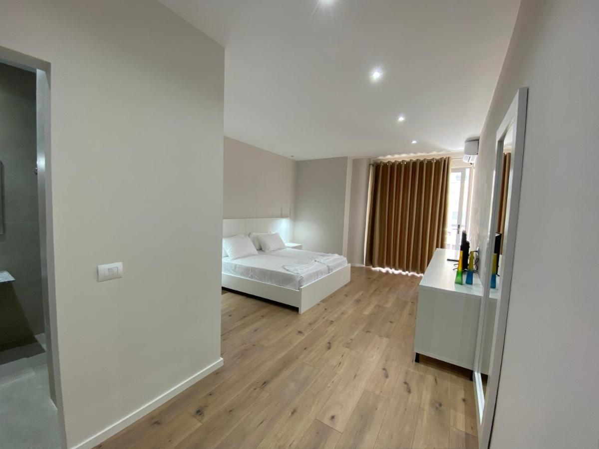 Violet'S Boutique Apartments Sarandë Buitenkant foto