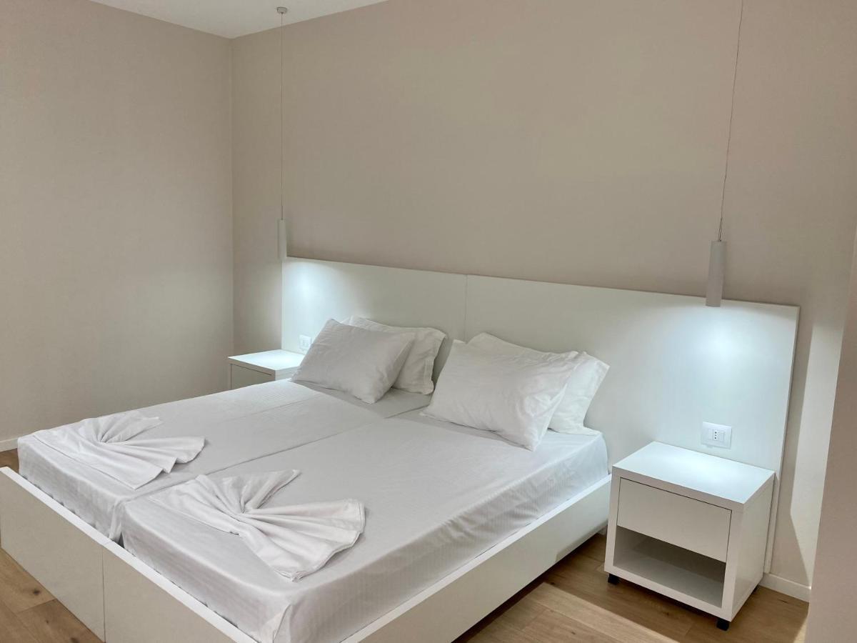 Violet'S Boutique Apartments Sarandë Buitenkant foto