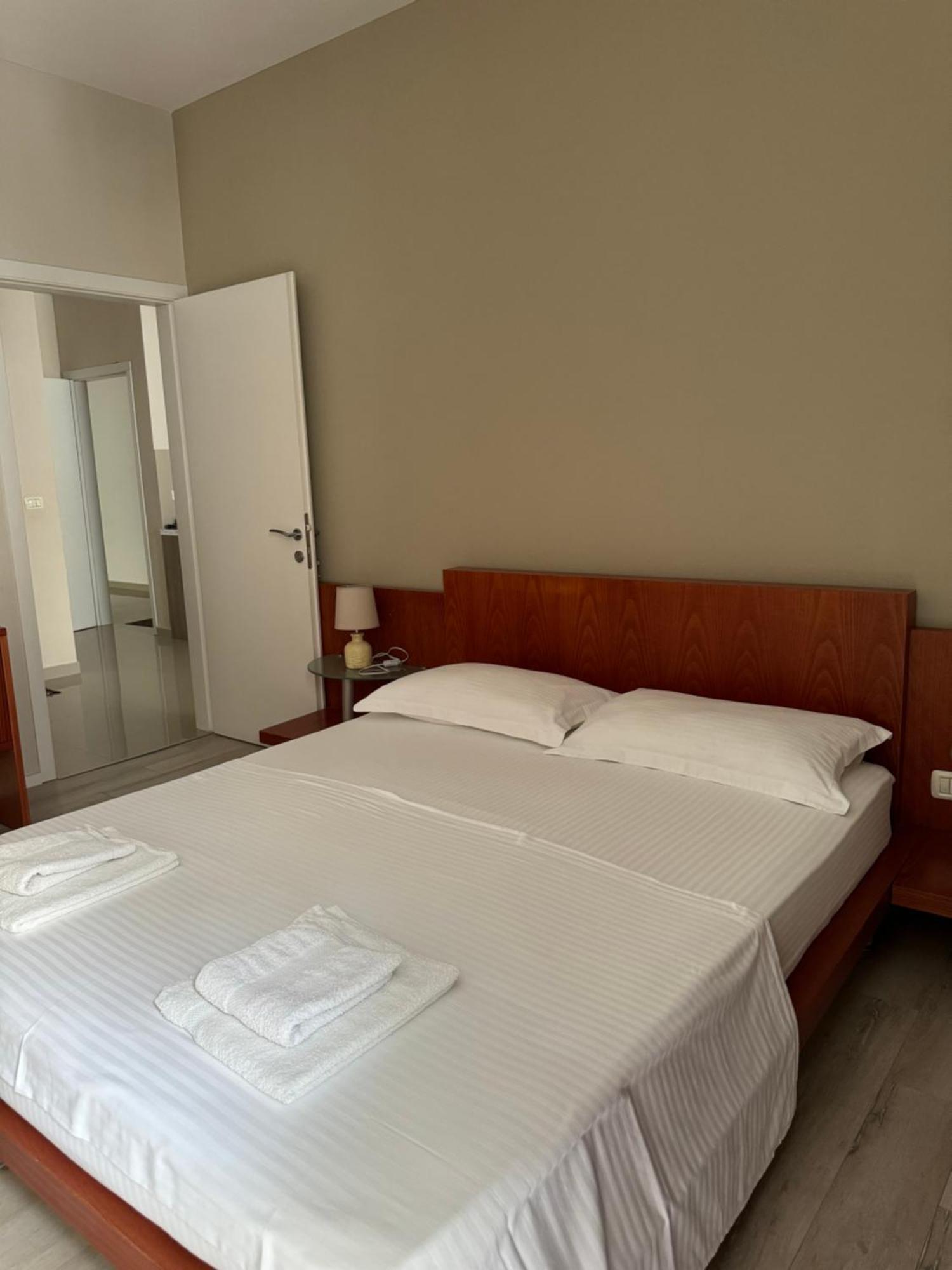 Violet'S Boutique Apartments Sarandë Buitenkant foto