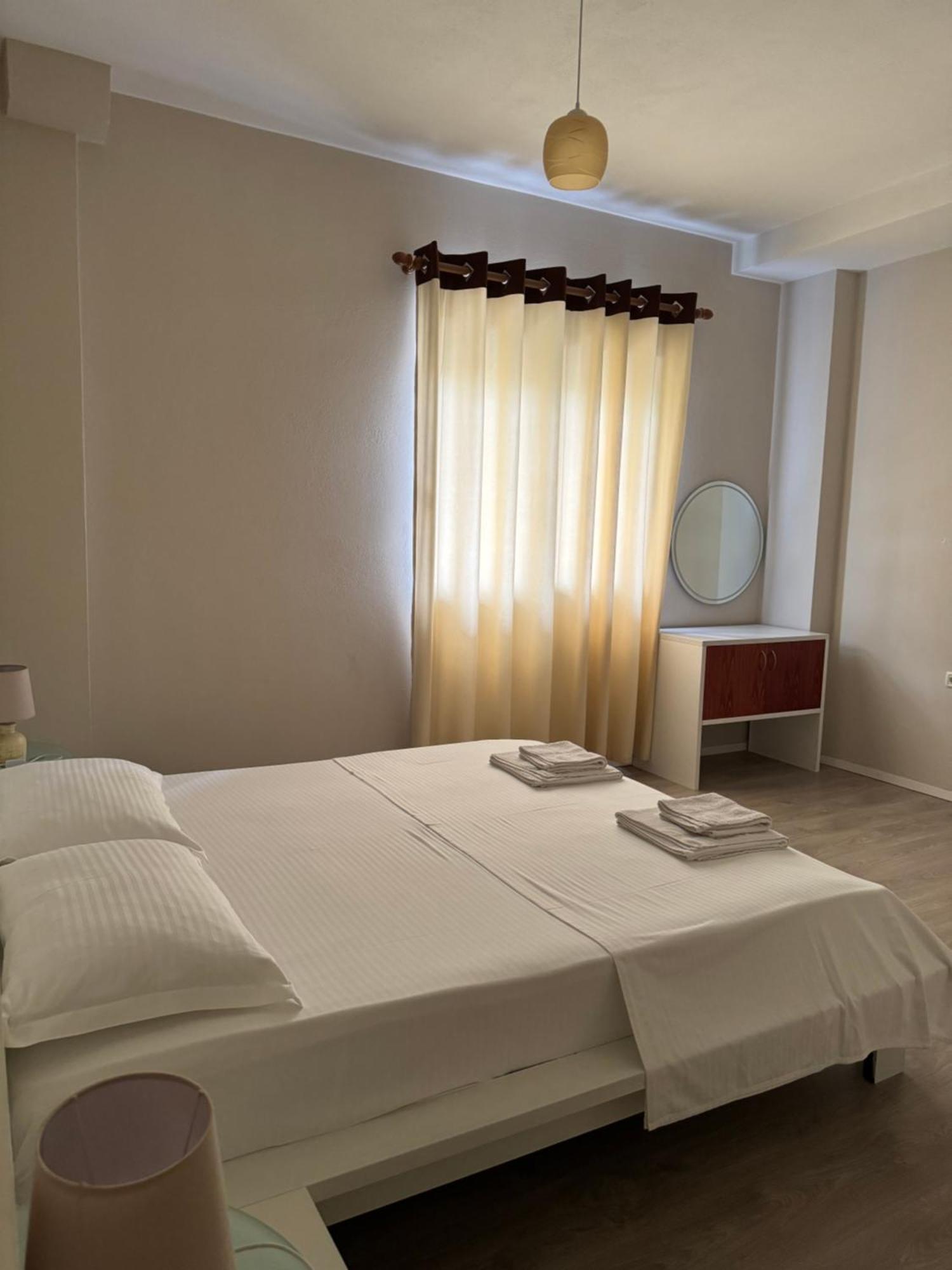 Violet'S Boutique Apartments Sarandë Buitenkant foto
