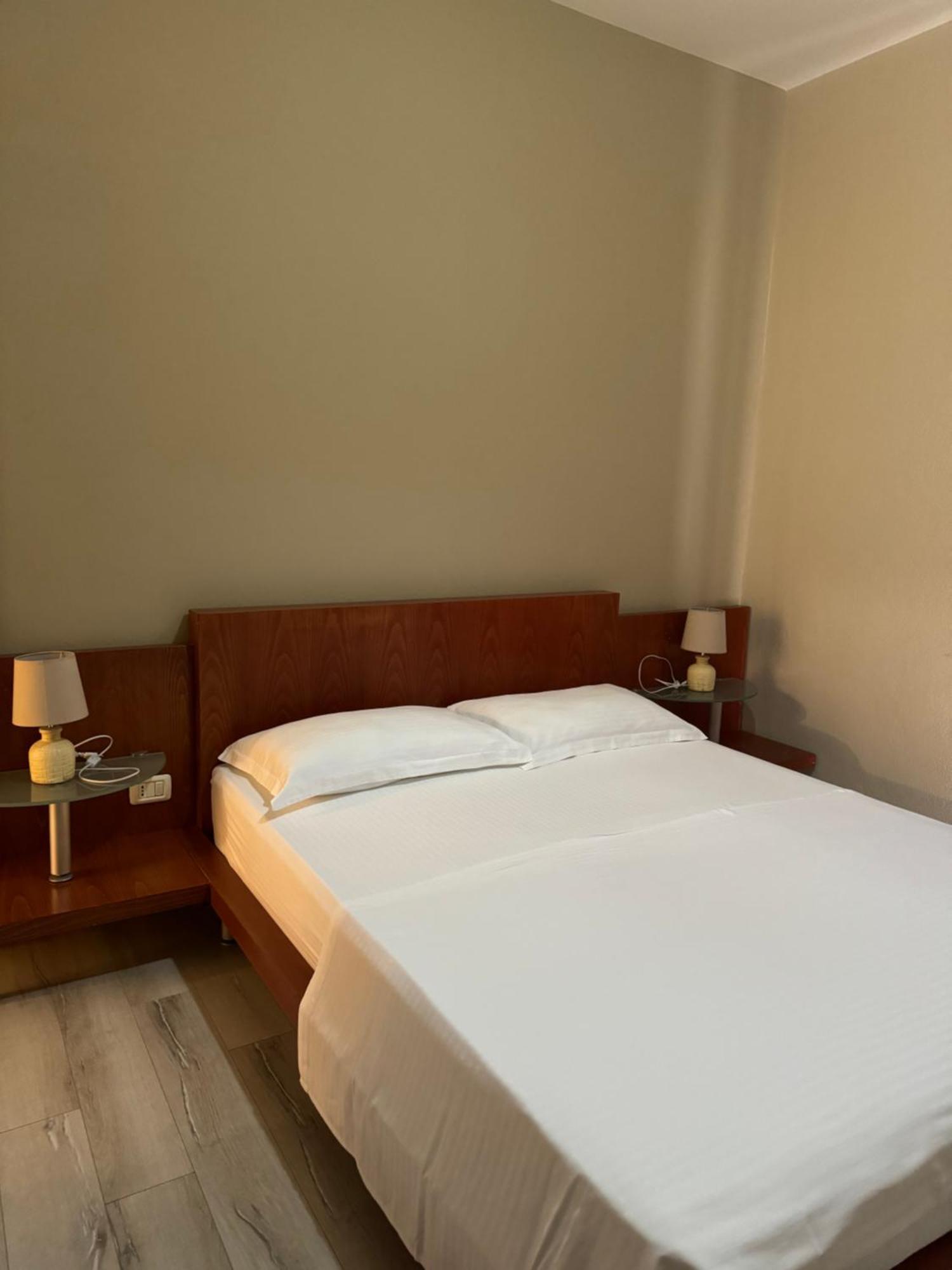 Violet'S Boutique Apartments Sarandë Buitenkant foto